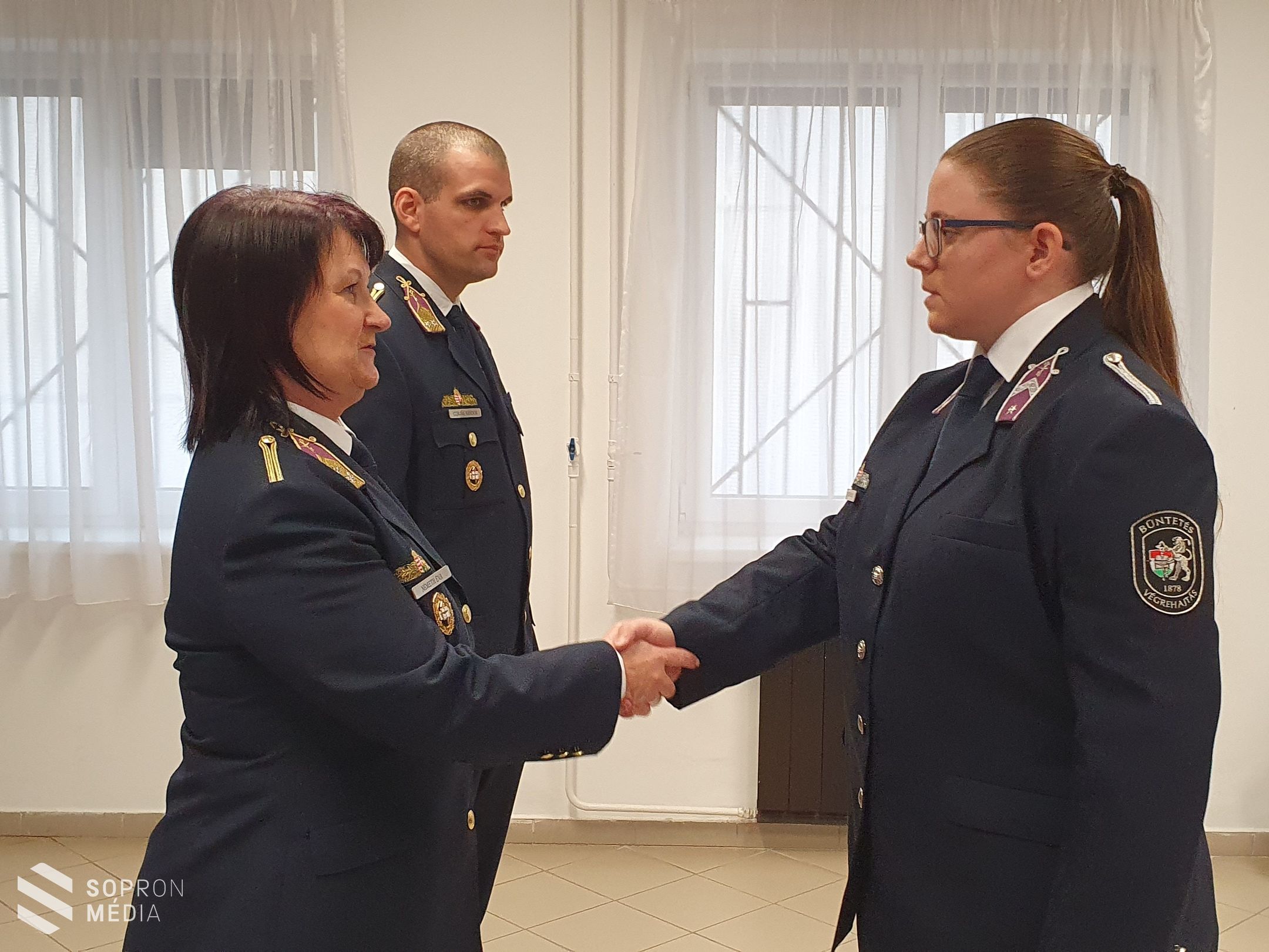Az intézetparancsnok és az ügyvezető is elismerte az állomány munkáját Sopronkőhidán