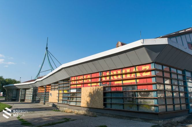 West üzletház