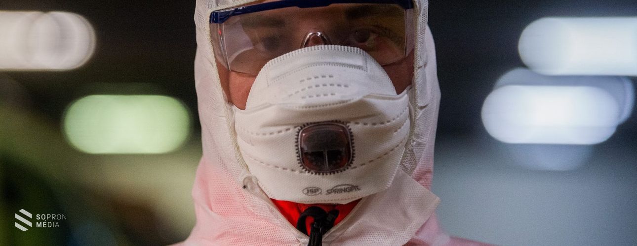 Operatív törzs: pénteken is érkeznek védőfelszerelések a kórházakba és az országba