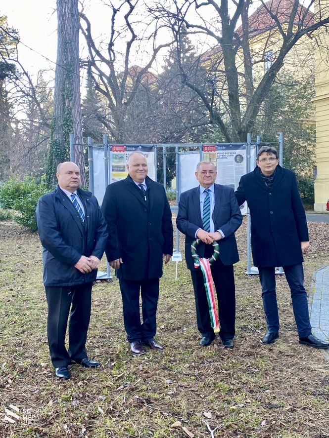 Lezsák Sándor koszorút helyezett el az “Őrtűzek” emlékműnél az  Ágfalvi Csata egyetemista hőseire emlékezve  