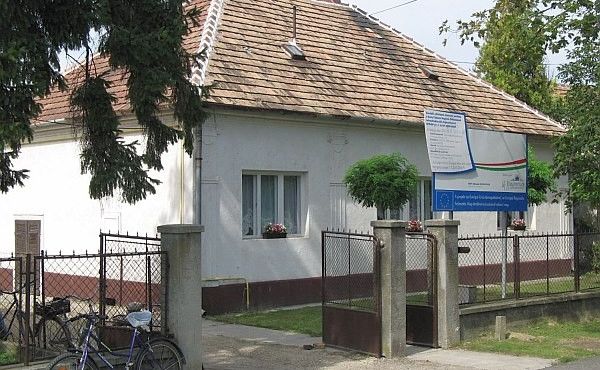 Idősek Klubja felújítás NYDOP-5.1.1/A-09-2009-0007