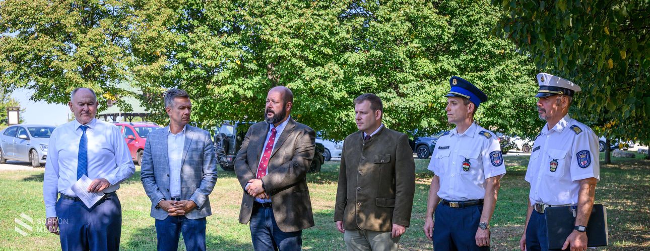 330 fényvisszaverő prizma 4 útszakaszon a vadbalesetek megelőzéséért