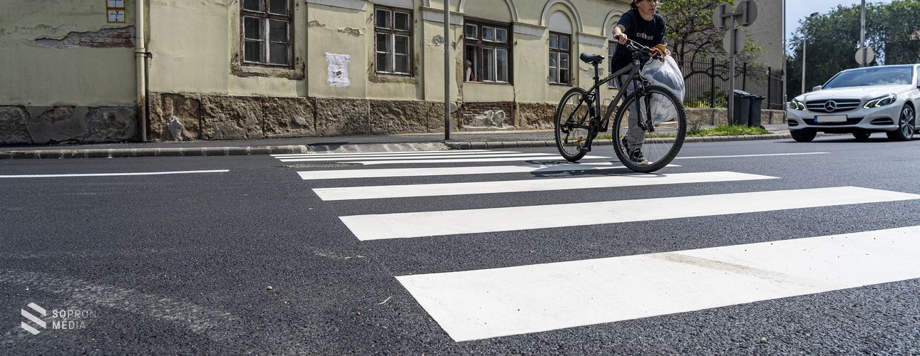 Teljesen megújult a Magyar utca útburkolata!
