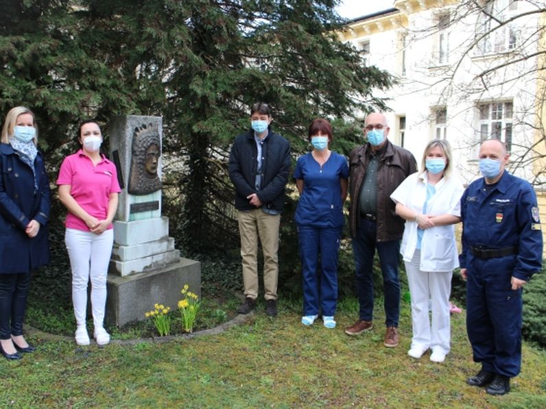 Nárciszültetéssel hívták fel a figyelmet az elesett betegek támogatására