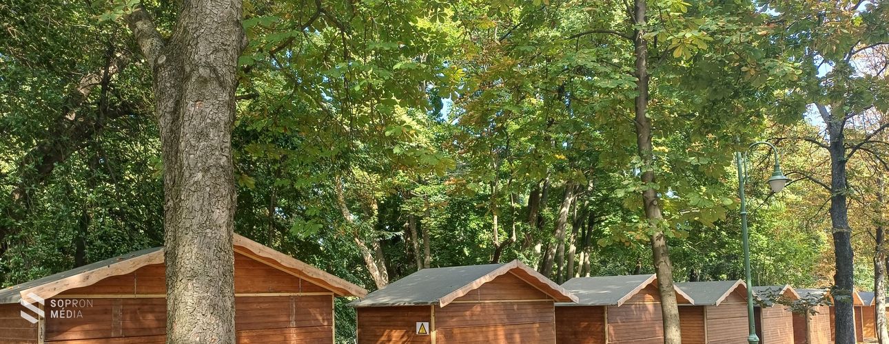 Pénteken startol a Soproni Szüreti Napok, már zajlanak az előkészületek az Erzsébet-kertben