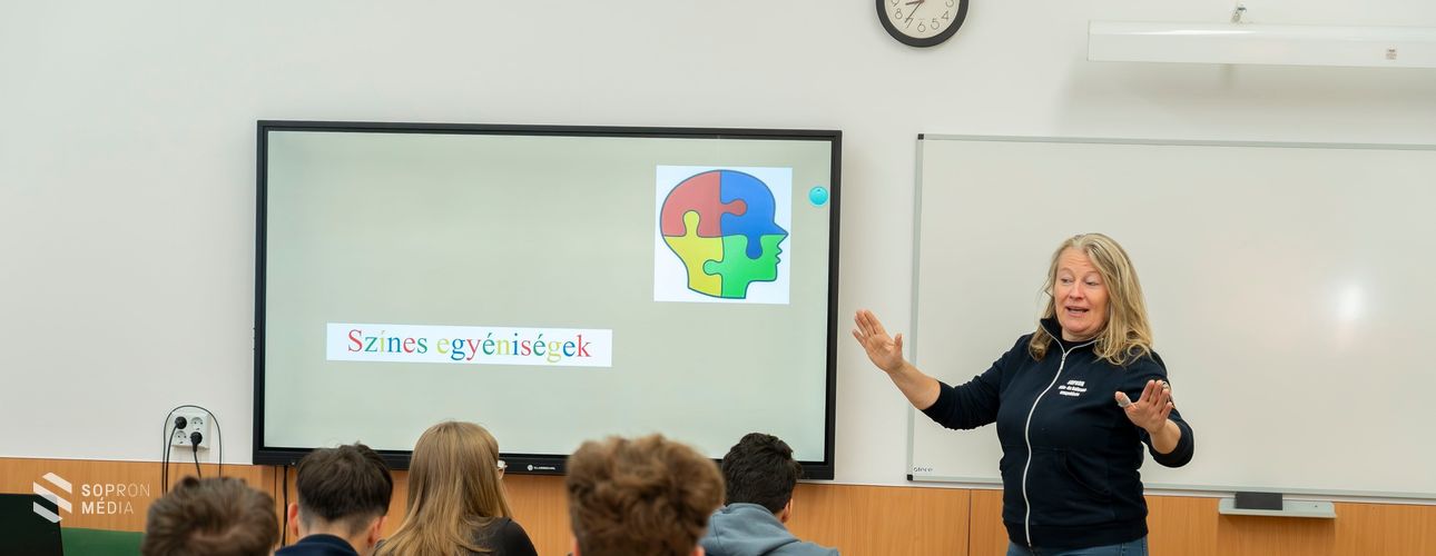 Az online zaklatás veszélyeiről tartottak előadást a Soproni Rendőrkapitányság szakemberei