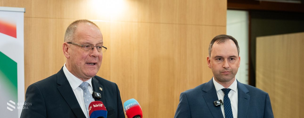 Navracsics Tibor: a kormány határozottan kiáll a béke mellett