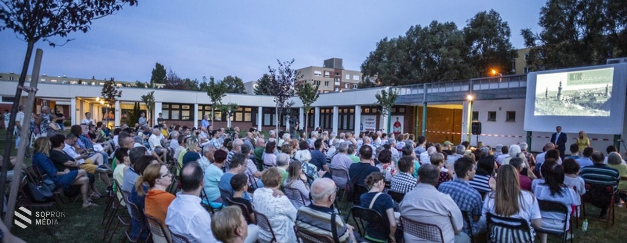 Nyáresti mozi a soproni Jereván lakótelepen