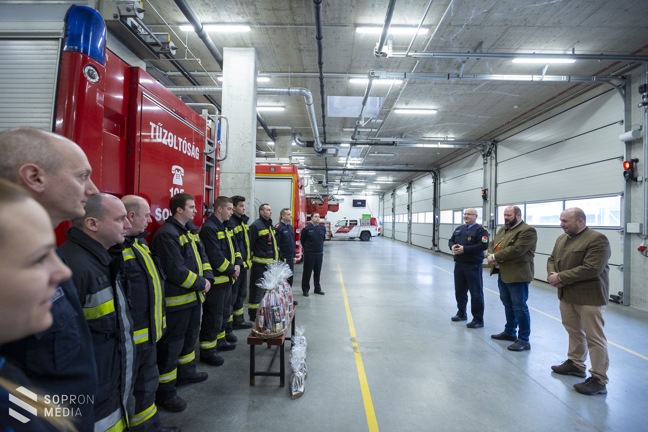 A TAEG Zrt. ajándékcsomagokkal köszönte meg a Katasztrófavédelem egész éves munkáját