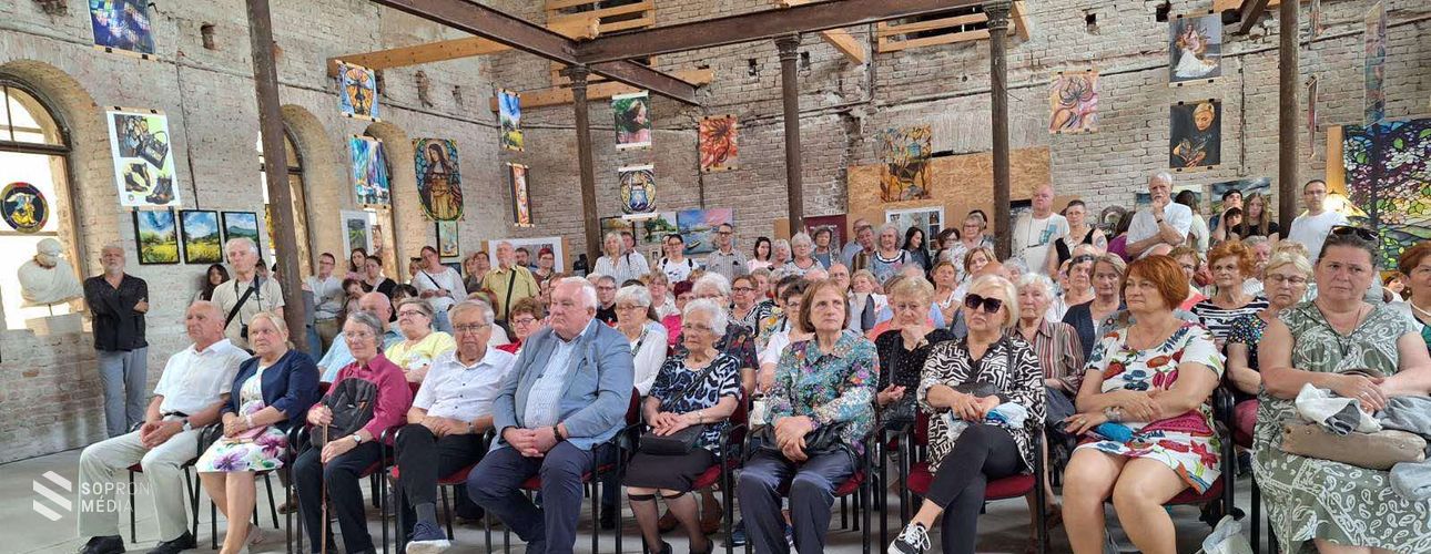Kiállításmegnyitó a zsinagógában