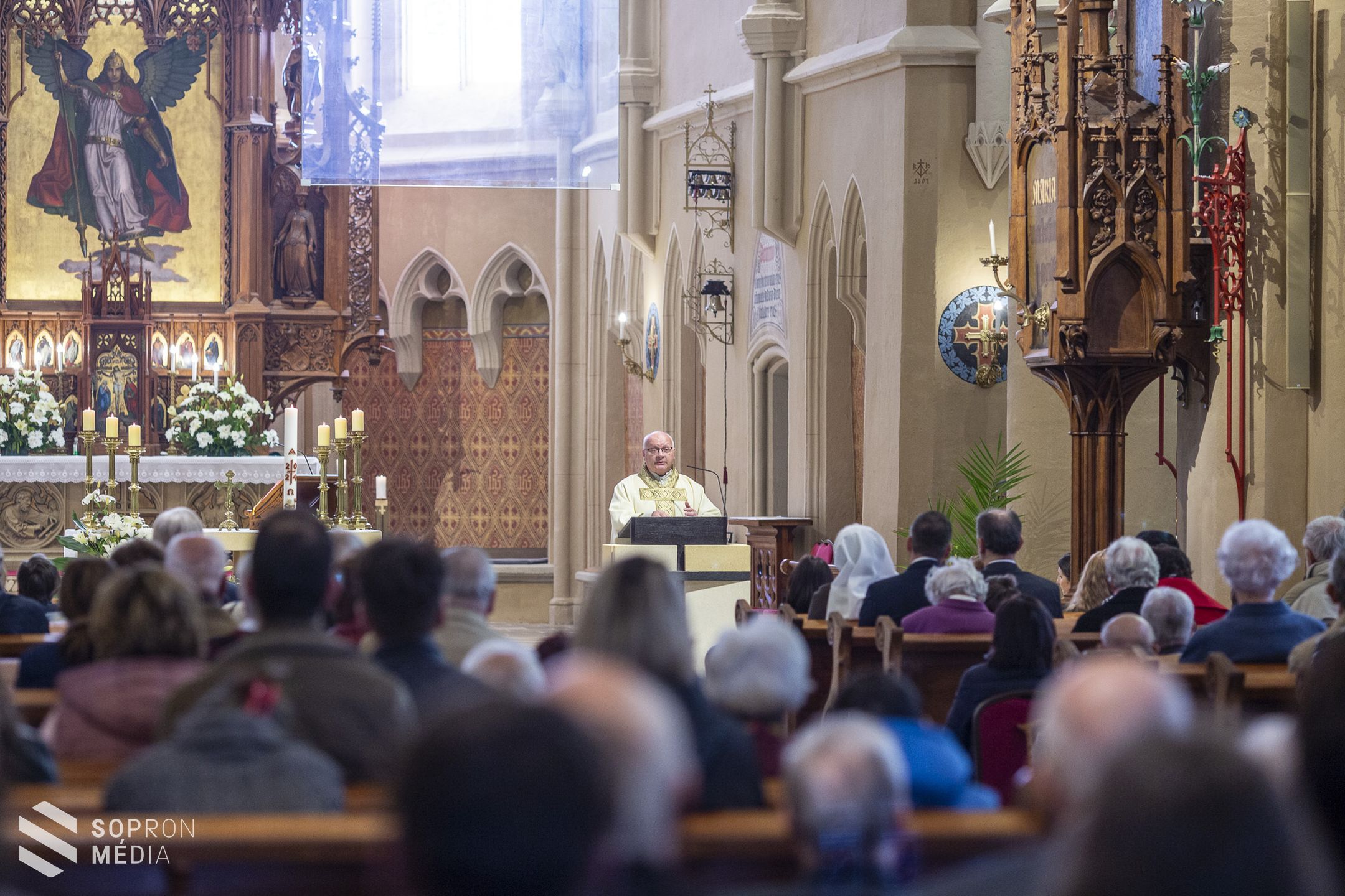 Szentmisével és csendes főhajtással emlékeztek Szemelliker Antal plébánosra