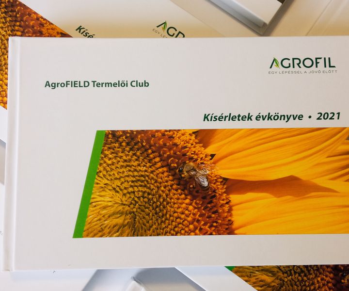 Harmadik évkönyvüket is átvehették az AgroFIELD Termelői Club tagjai