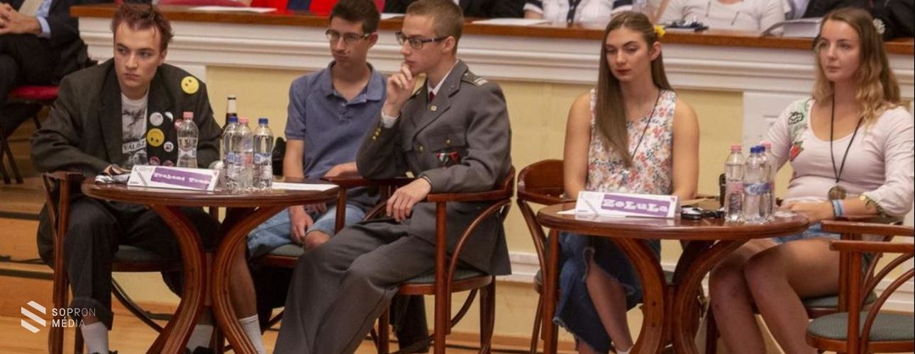 A centenáriumi emlékév alkalmából hirdet vetélkedőt a Soproni Tankerületi Központ 