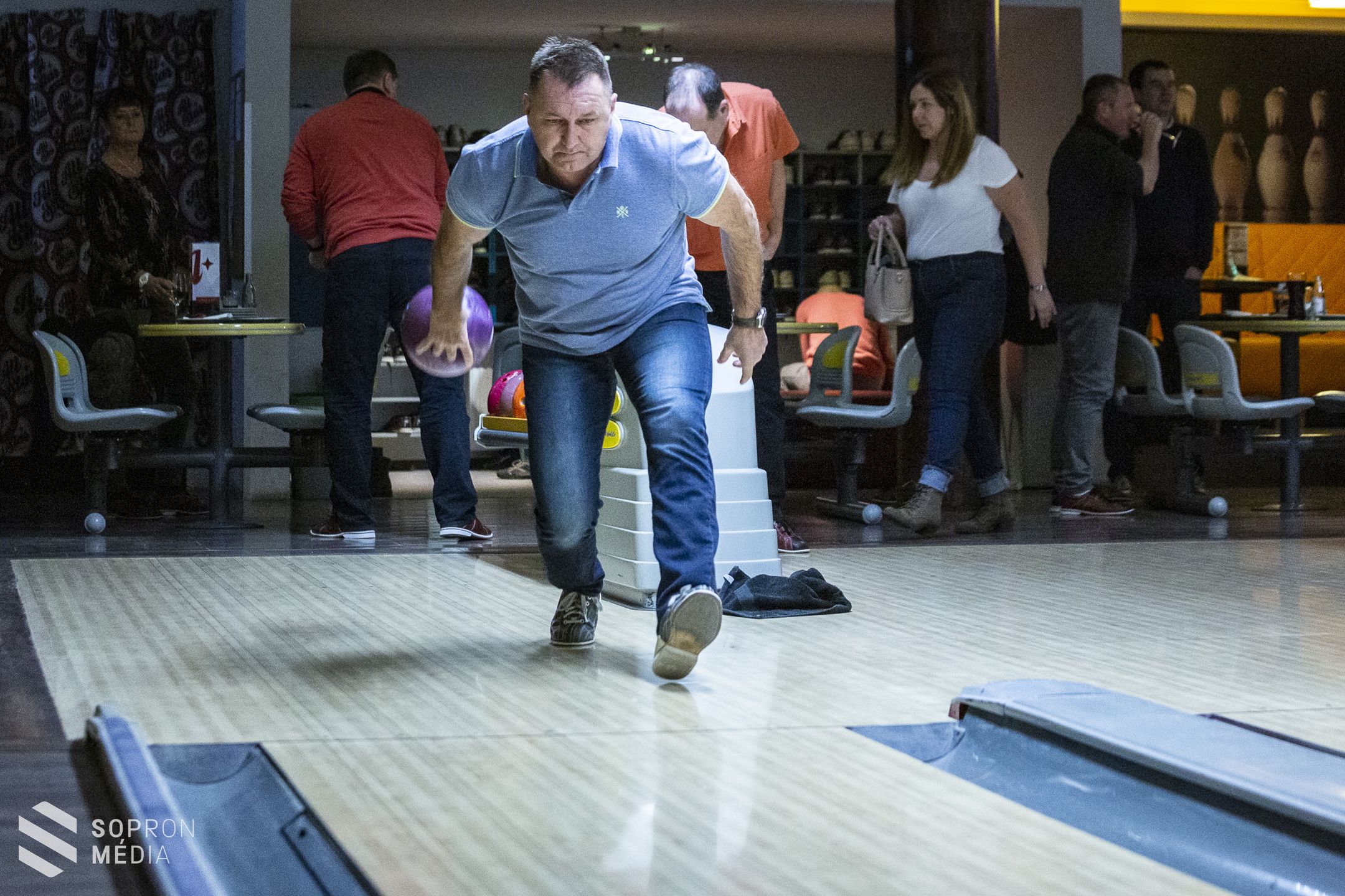 Bowlinggal búcsúztatták az évet a testnevelő tanárok