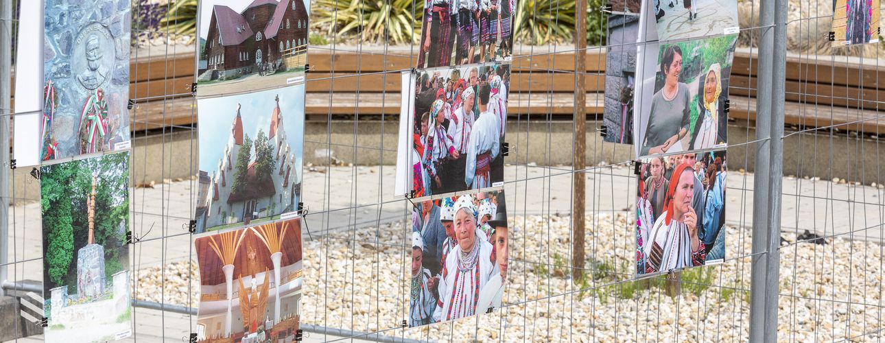 Összetartozunk! - Erdélyben készült fotográfiákat állítottak ki a Jereván lakótelepen