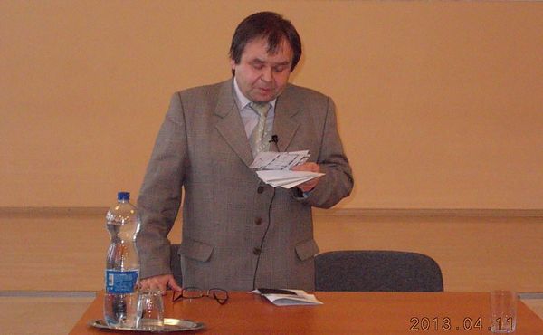 Faluházi esték 2013. április