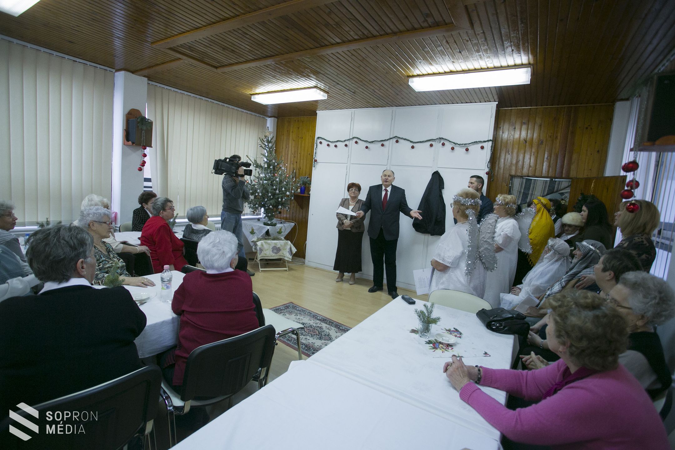 Adventi ünnepséget tartott a Lővéri Nyugdíjas Klub!