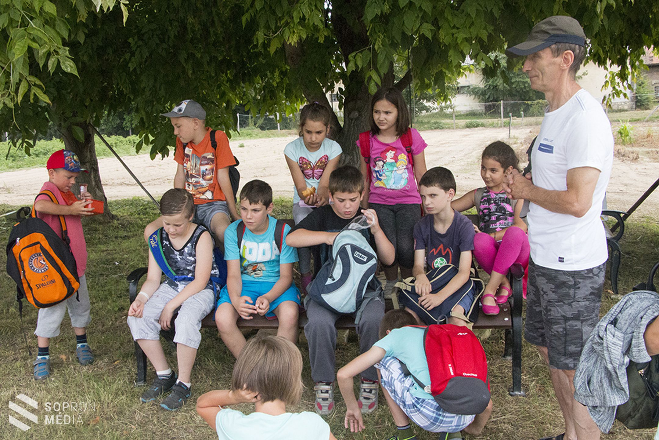 Nyáritábor kisiskolásai ismerkednek a levendulával Eszterházán 