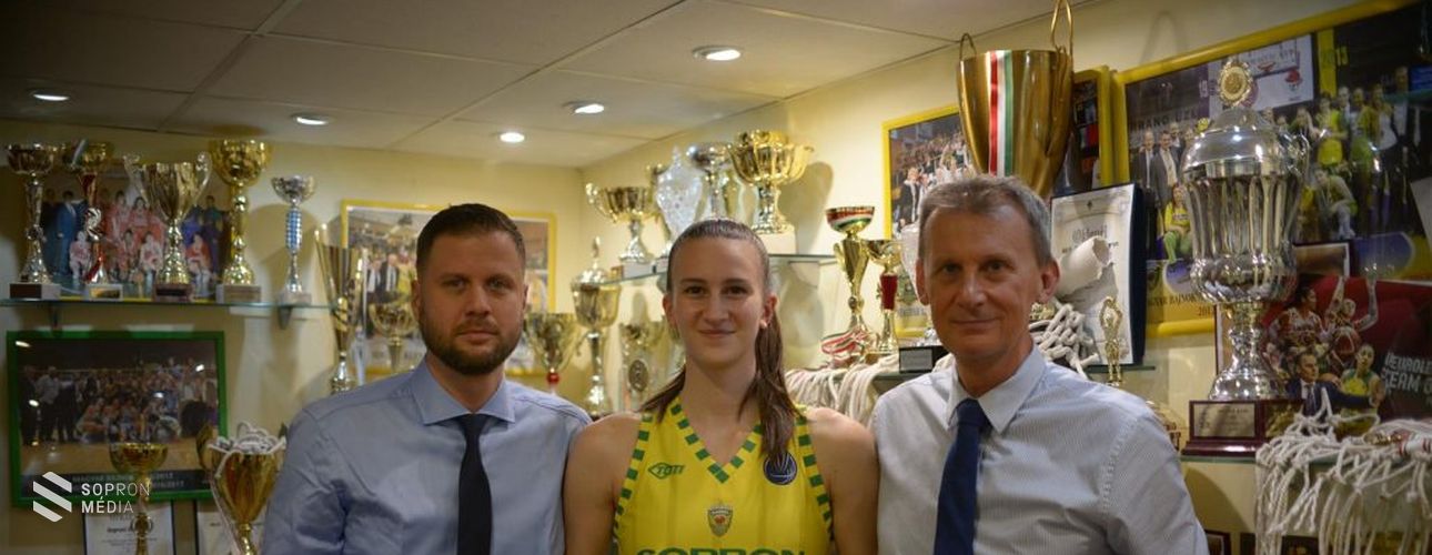Sitku Zsuzsanna 2024-ig aláírt a Sopron Basket együtteséhez