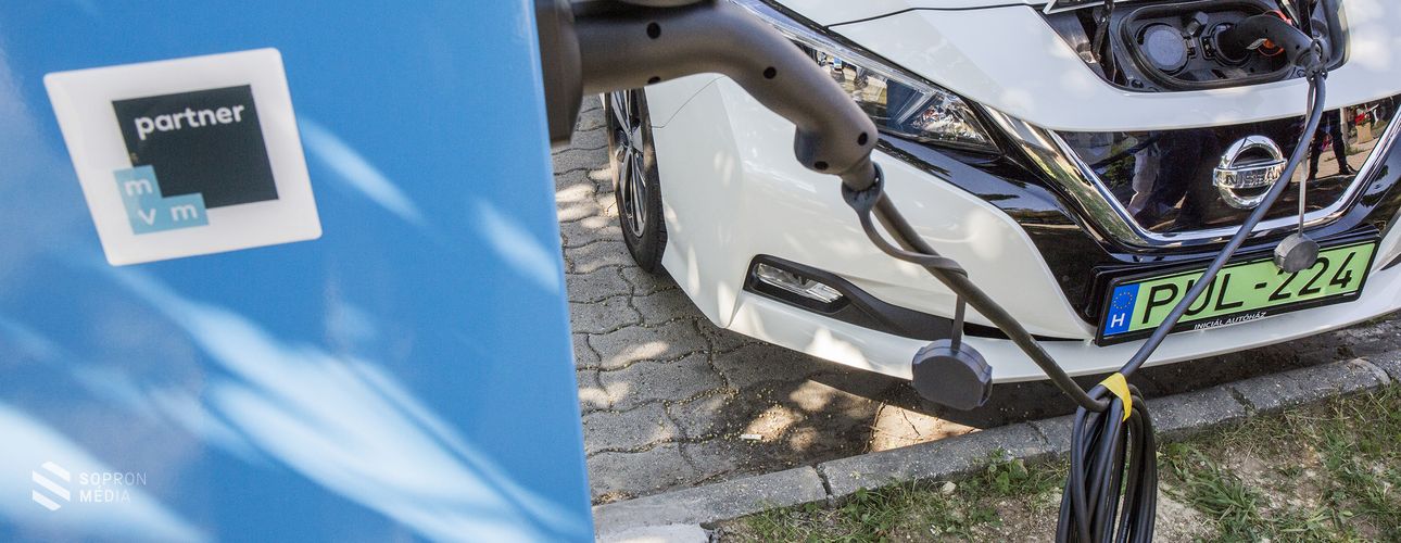 Két új elektromos töltőállomást létesített Sopronban az Önkormányzat és az MVM