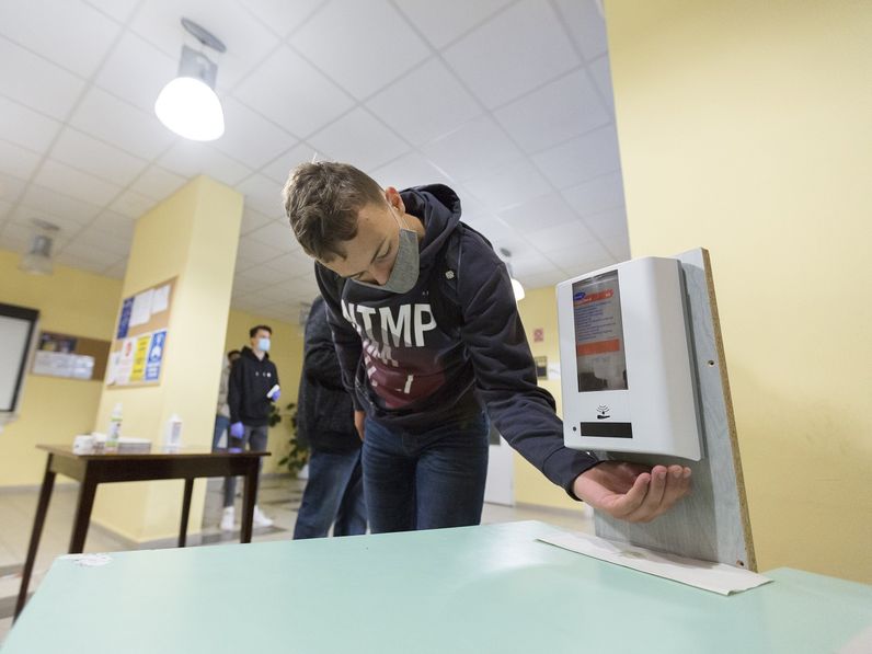 Alaposan fertőtlenítik a soproni iskolákat az őszi szünetben