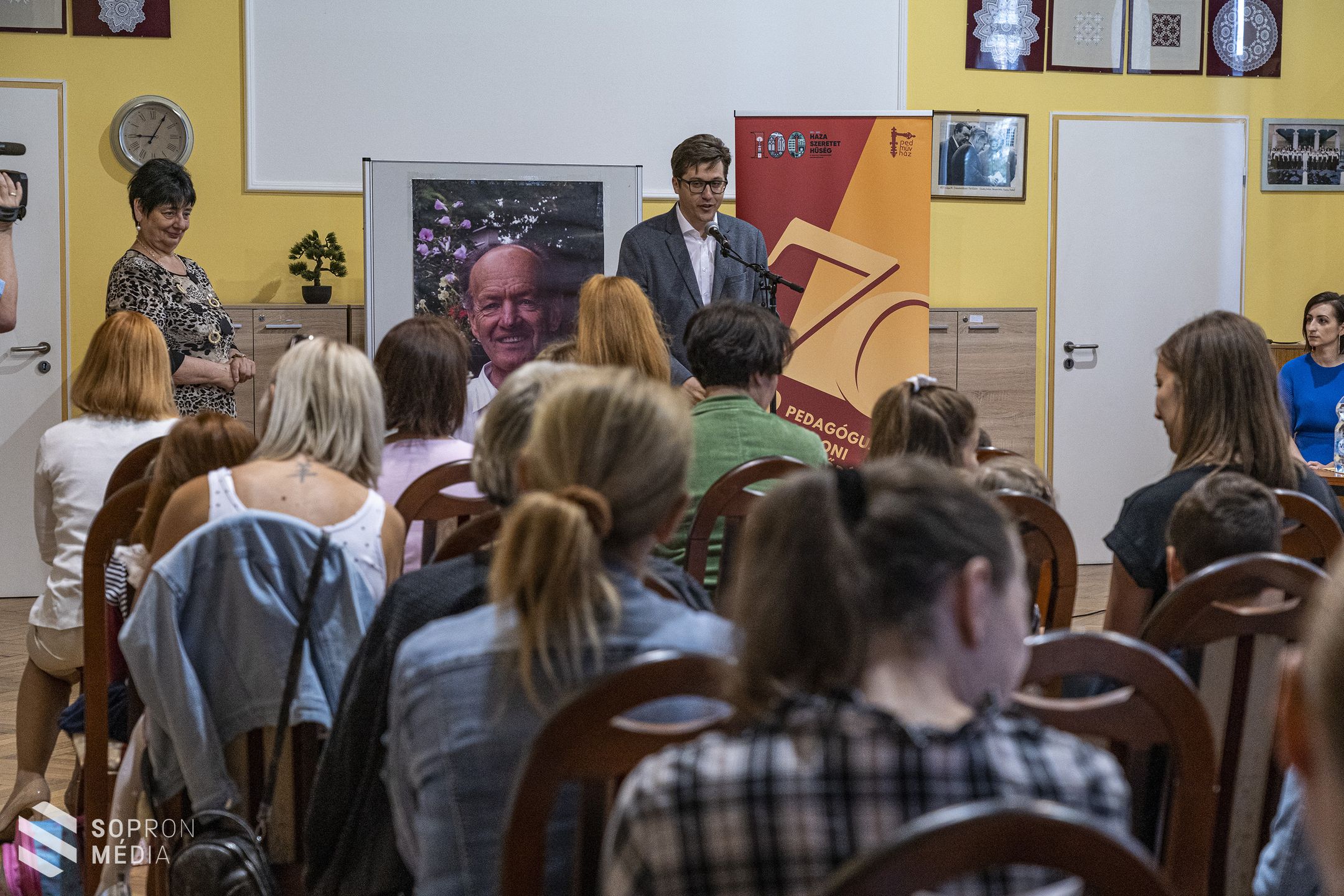 A vers szeretetét adták át a gyermekeknek