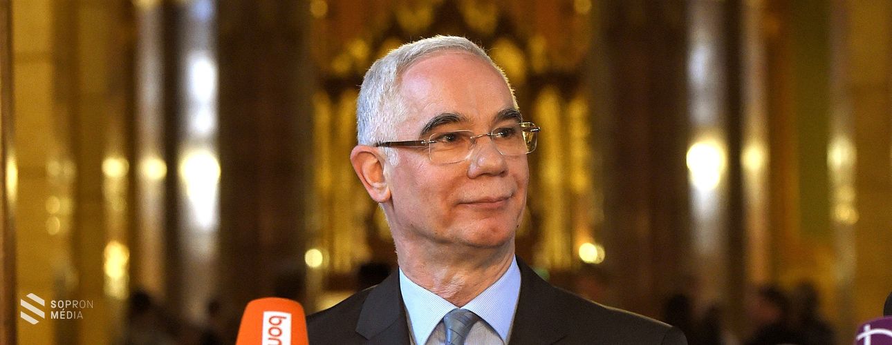 Munkaszüneti nappá nyilvánították nagypénteket 