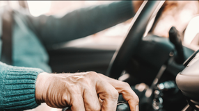 Meghozták a döntést: változás érkezik az idősek jogosítványában