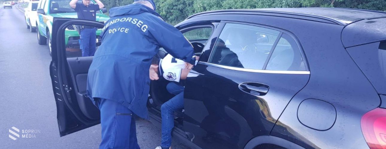 Embercsempészt fogtak a soproni rendőrök!