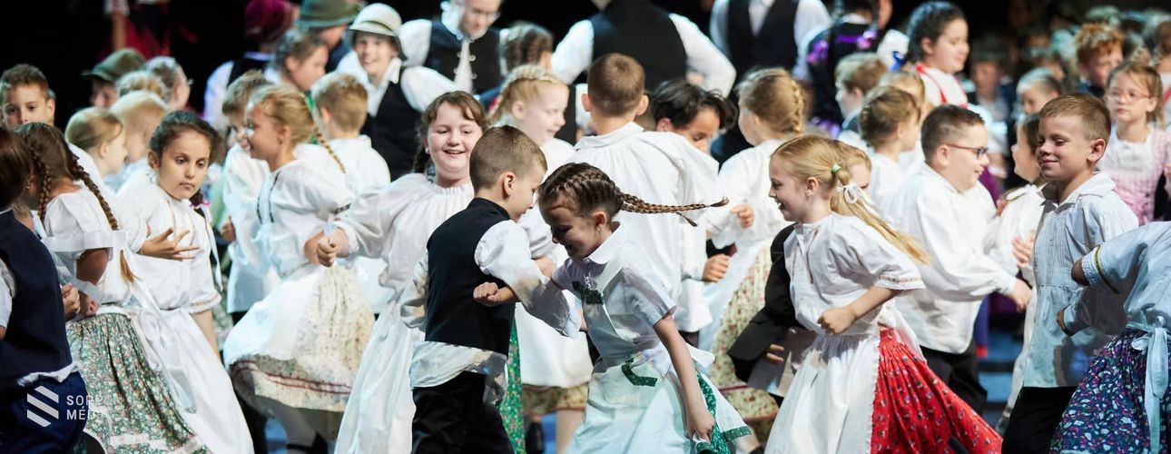 Néptánc, közösség, teltház – ismét sikert aratott a Nemzetiségi Iskolák Gálája