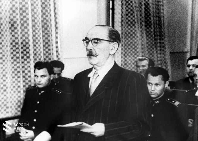 Nagy Imre a bíróság előtt. 