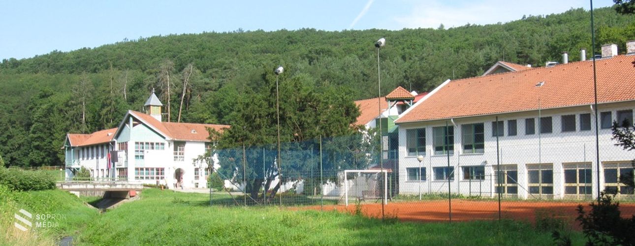Jótékony adakozóknak köszönhetően született soproni iskolák
