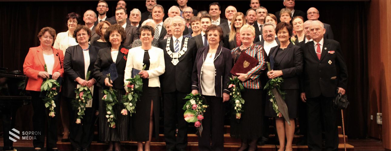 Átadták a város legrangosabb díjait a Liszt Ferenc Központban 