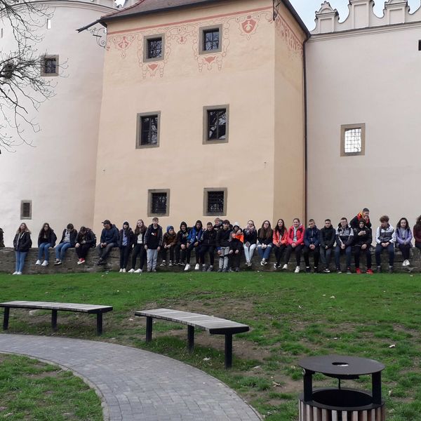 „Irodalmi és történelmi hősök Hont, Nógrád és Gömör vármegyékben, valamint a Szepességben” Határtalanul! program  (Lövői és zsirai 7. osztályosok)
