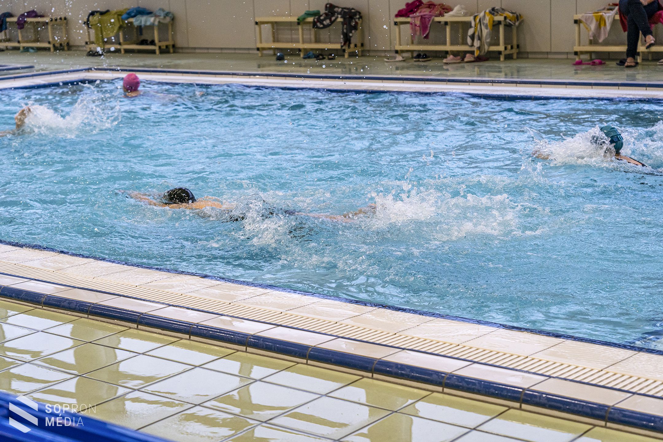 Kellemes és hasznos - úszásoktatás a Lőver Uszodában