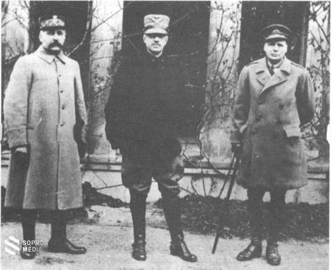 Nyugat-Magyarország felségjogát a Szövetségi Ellenőrző Bizottság (Hamelin (francia), Ferrario (olasz), Gordon (angol)) veszi át Magyarországtól, és adja át Ausztria képviseletének (Foto: Schäffer Ármin)