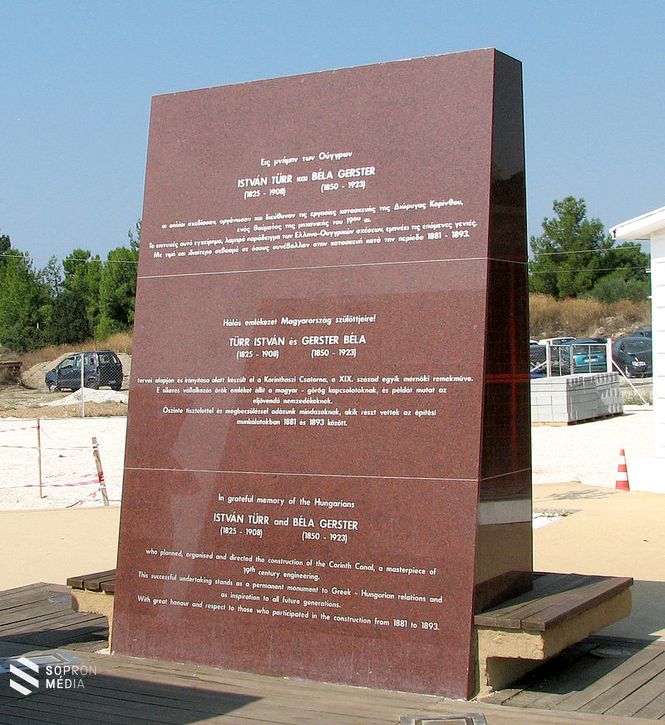 Az építők tiszteletére állított emlékmű a Korinthoszi-csatornánál