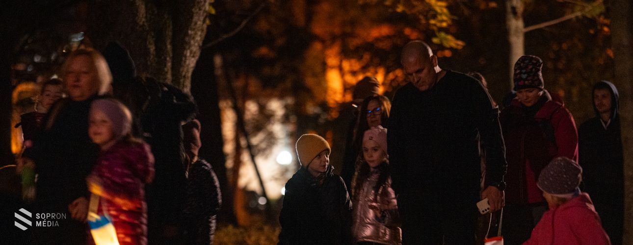 Lámpás felvonulással ünnepelték Szent Márton napját az Erzsébet-kertben