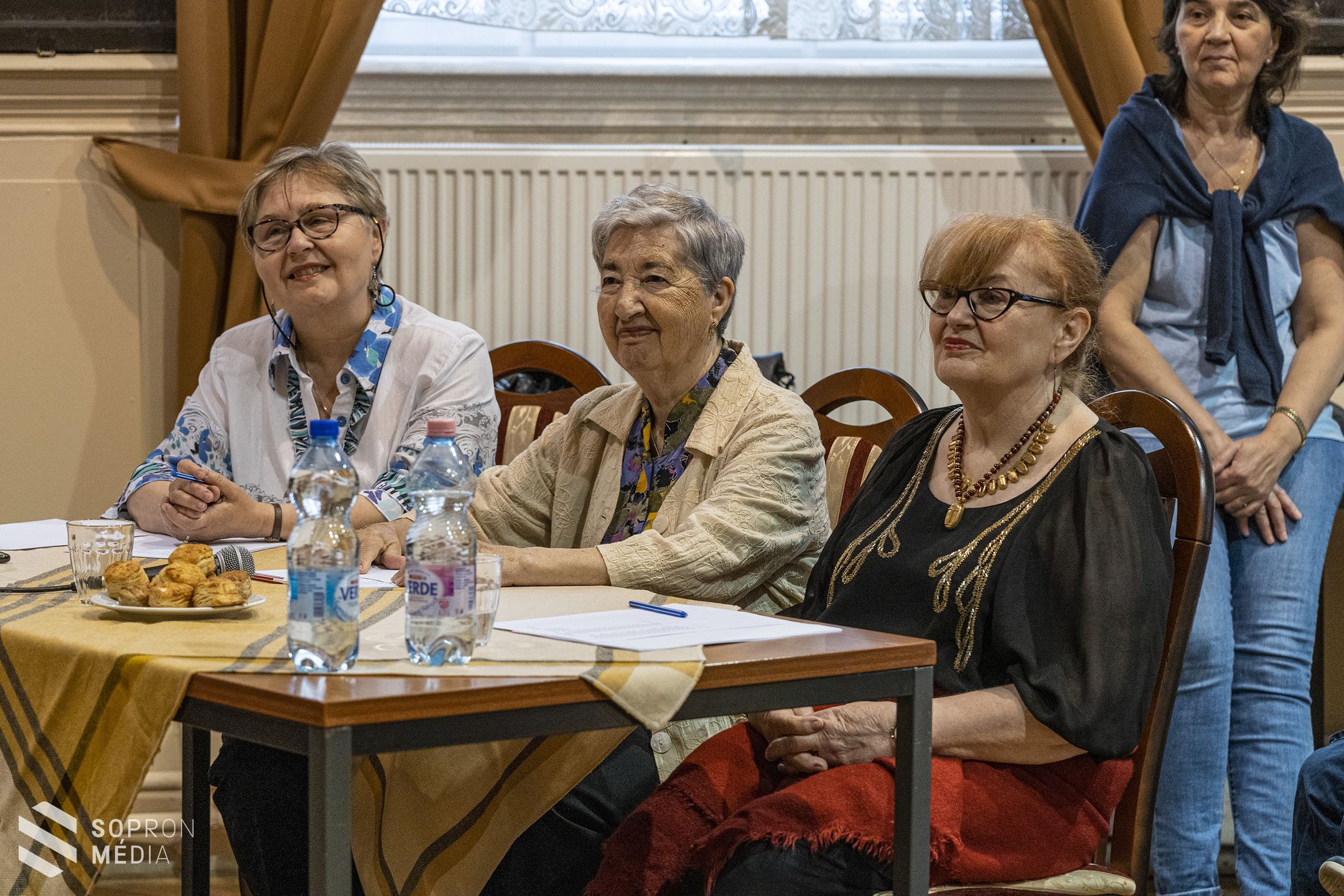 A vers szeretetét adták át a gyermekeknek