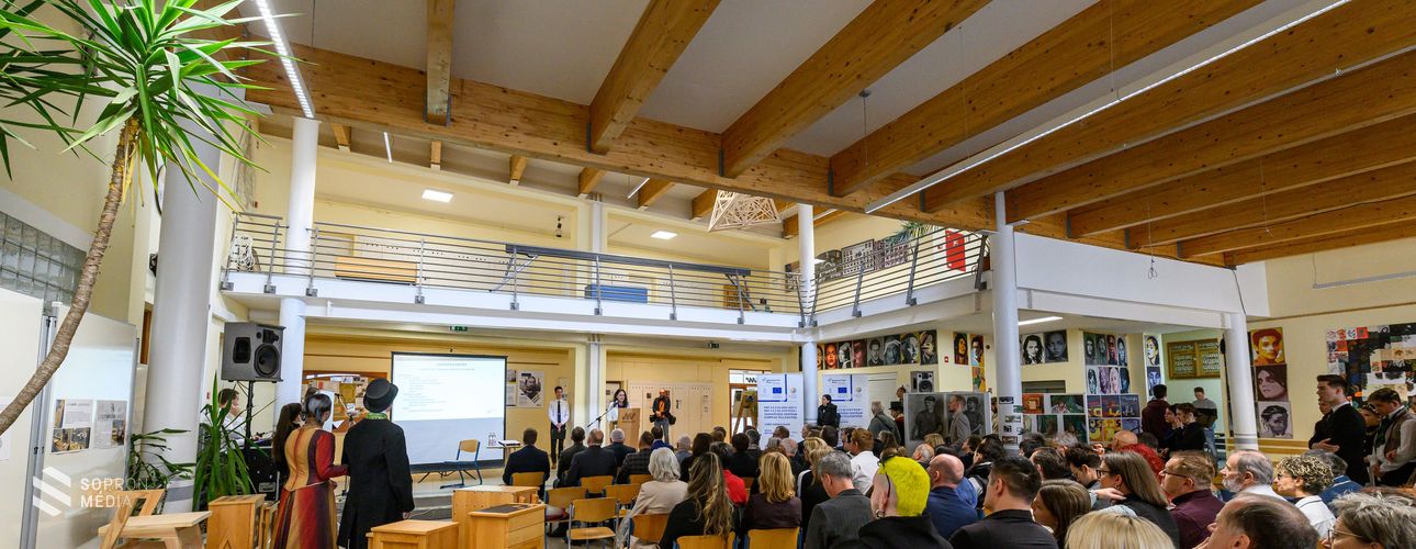 Nagyszabású fejlesztés - teljesen felszerelt grafikai tantermet adtak át a Handler Nándor Technikumban