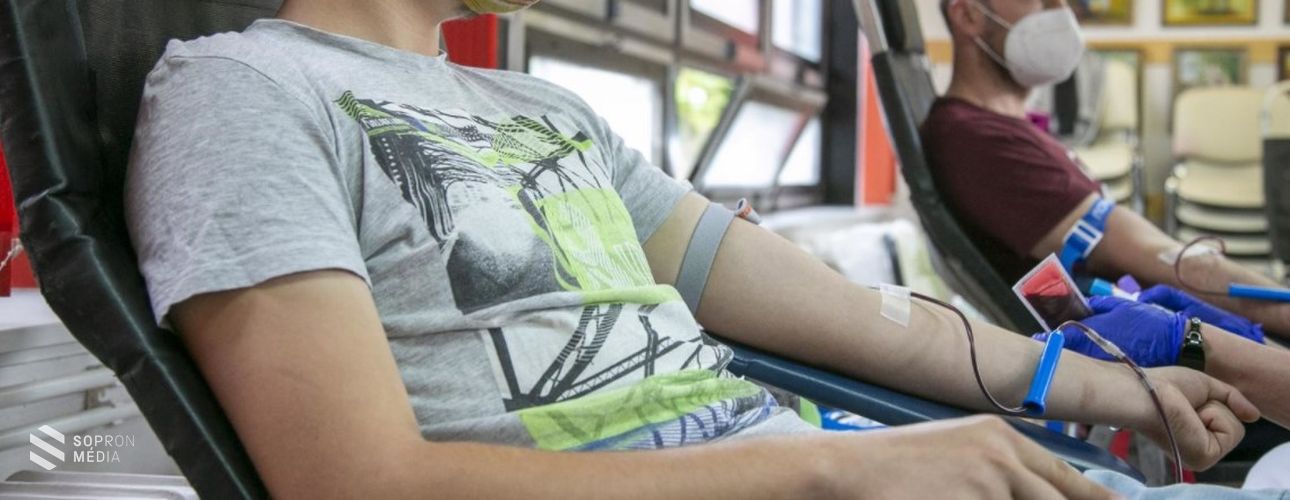 Szaloncukorral és lencsével várja a véradókat az Országos Vérellátó Szolgálat