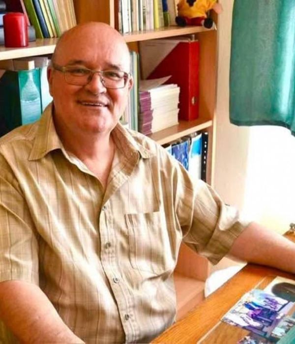 Líceumi öregdiák alapította  a Rajnai Károly Emlékdíjat