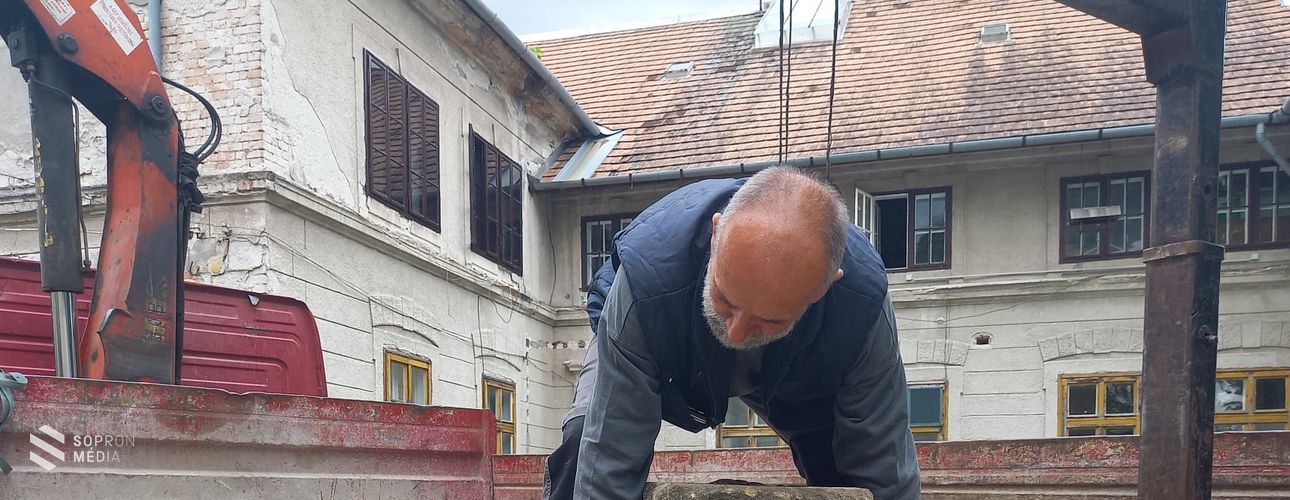 Kövek a konténerből