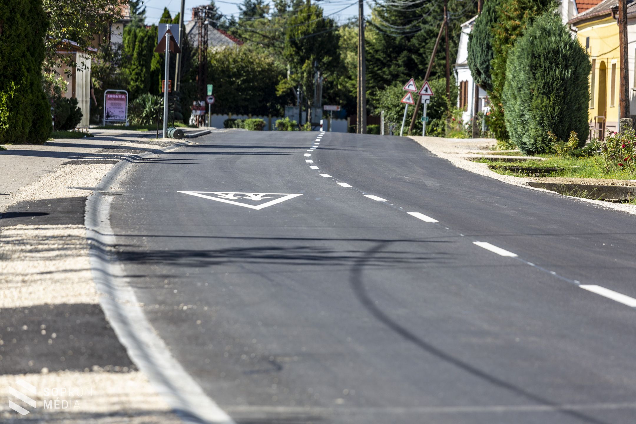 Megújult a Zsira-Locsmánd közötti útszakasz 