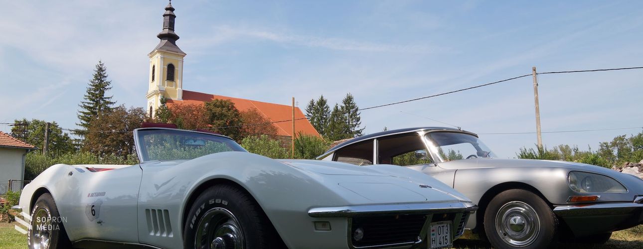 Veterán és modern autóritkaságok Fertődön - Eszterházára is ellátogat a Cross Hungary