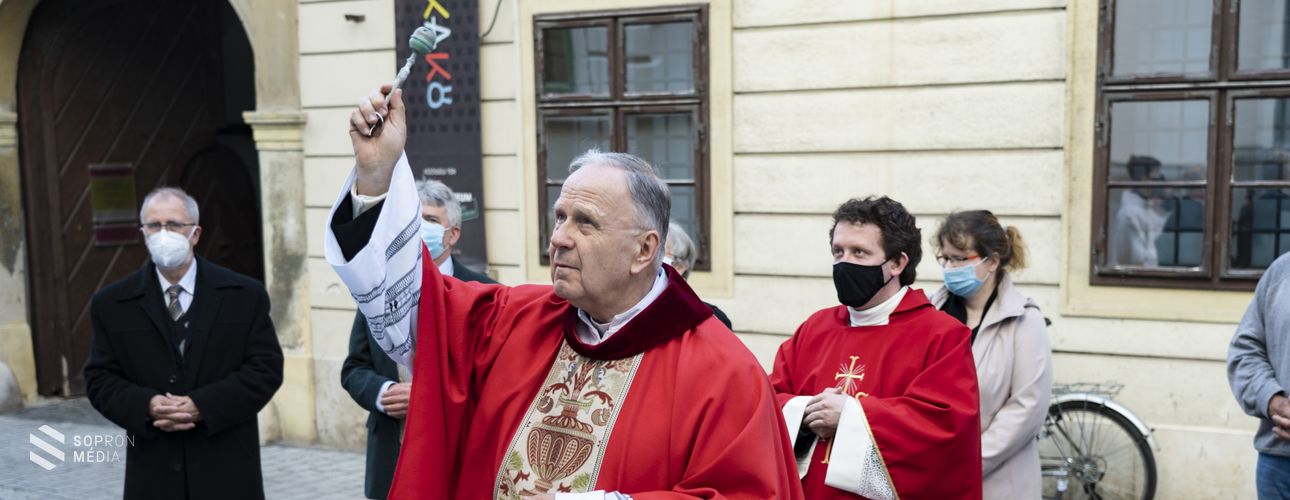 Megáldották a Szent György-templom homlokzatát