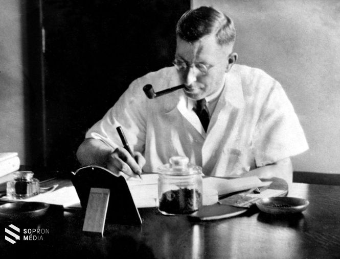 Sir Frederick Grant Banting (Alliston, 1891. november 14. – Musgrave Harbour, 1941. február 21.) kanadai orvos