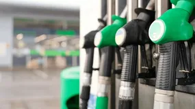 A magyar kormány védett árat vezet be a benzinre és a gázolajra