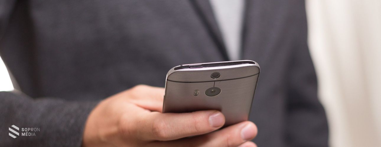 Telefonos trükk: a WHO-ra hivatkozva árusítanak védőmaszkot