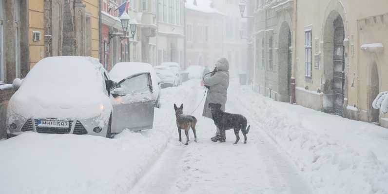 Rendületlenül esik a hó Sopronban